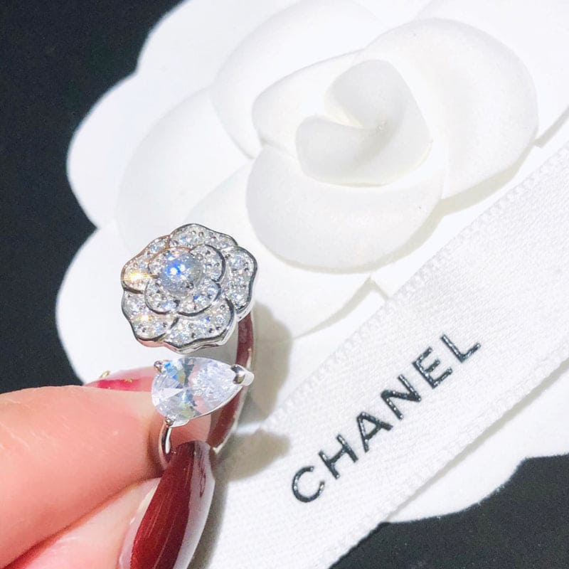 Chanel Diamond Camelia Precieux Ring - 18K White Gold