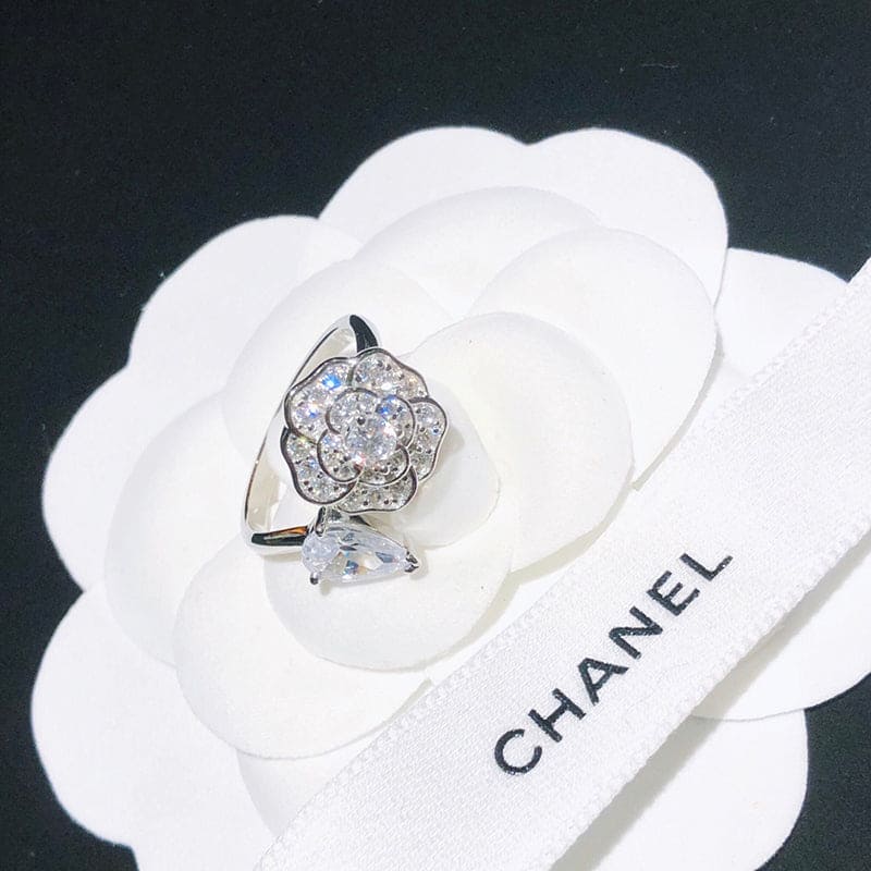 Chanel Diamond Camelia Precieux Ring - 18K White Gold
