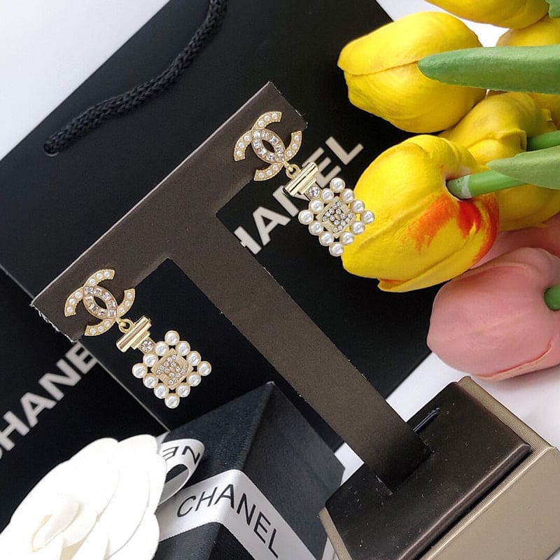 Chanel Pearl Shape Earrings - 18K Yellow Gold