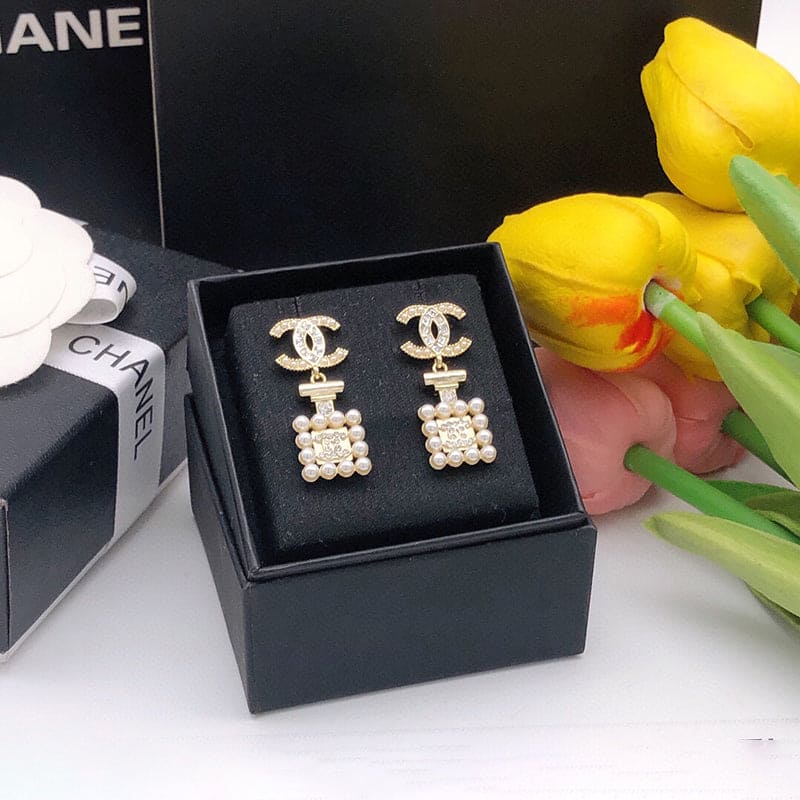 Chanel Pearl Shape Earrings - 18K Yellow Gold