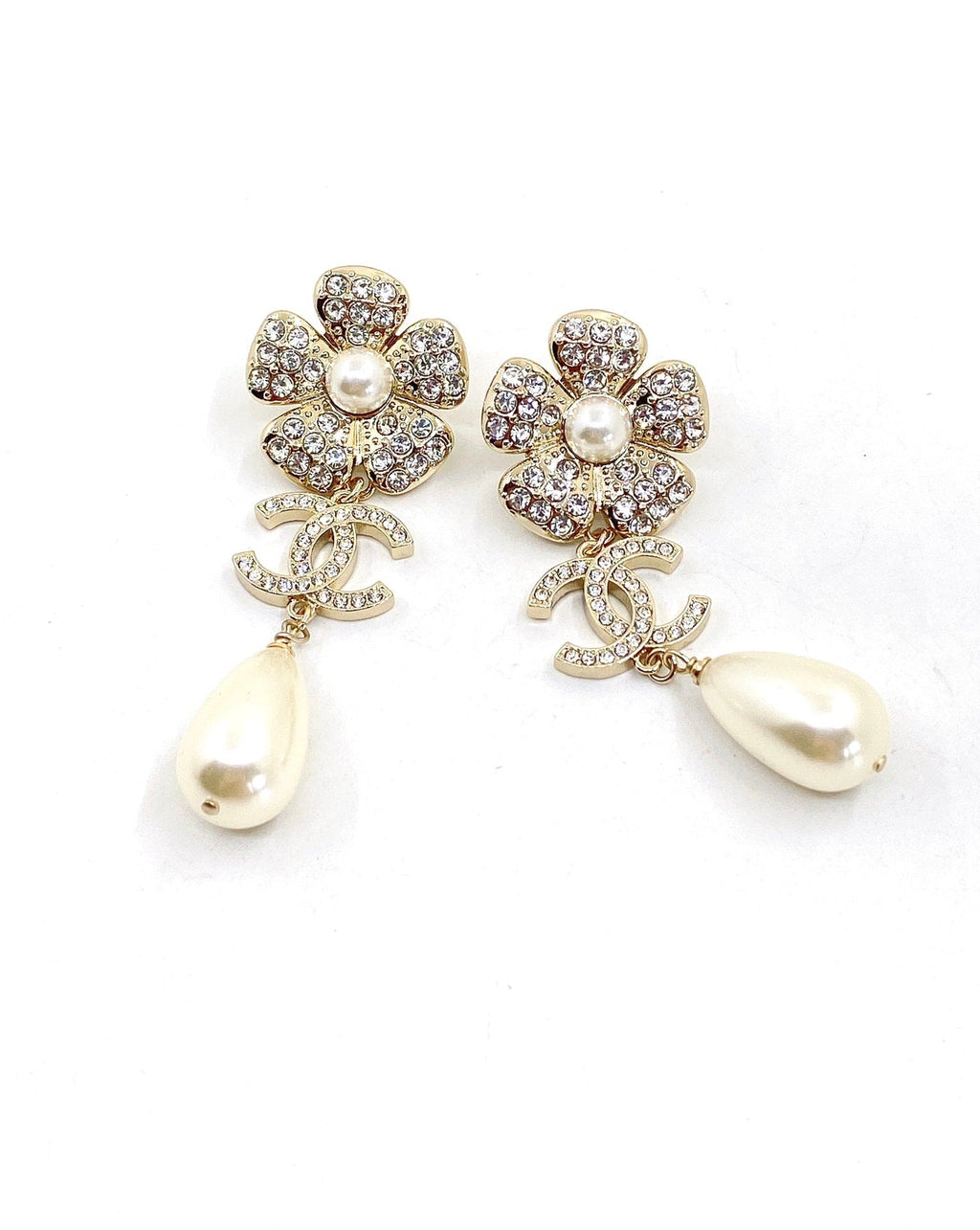 Chanel Pearl Flowers Earrings - 18K Yellow Gold