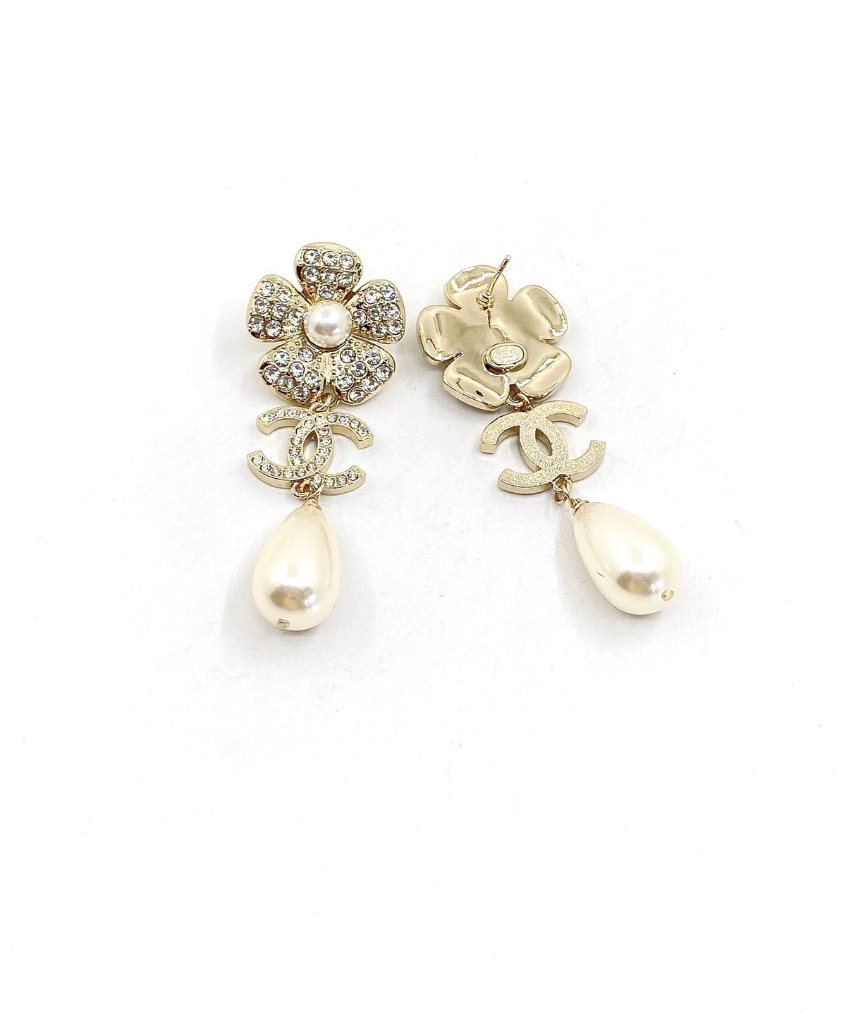 Chanel Pearl Flowers Earrings - 18K Yellow Gold