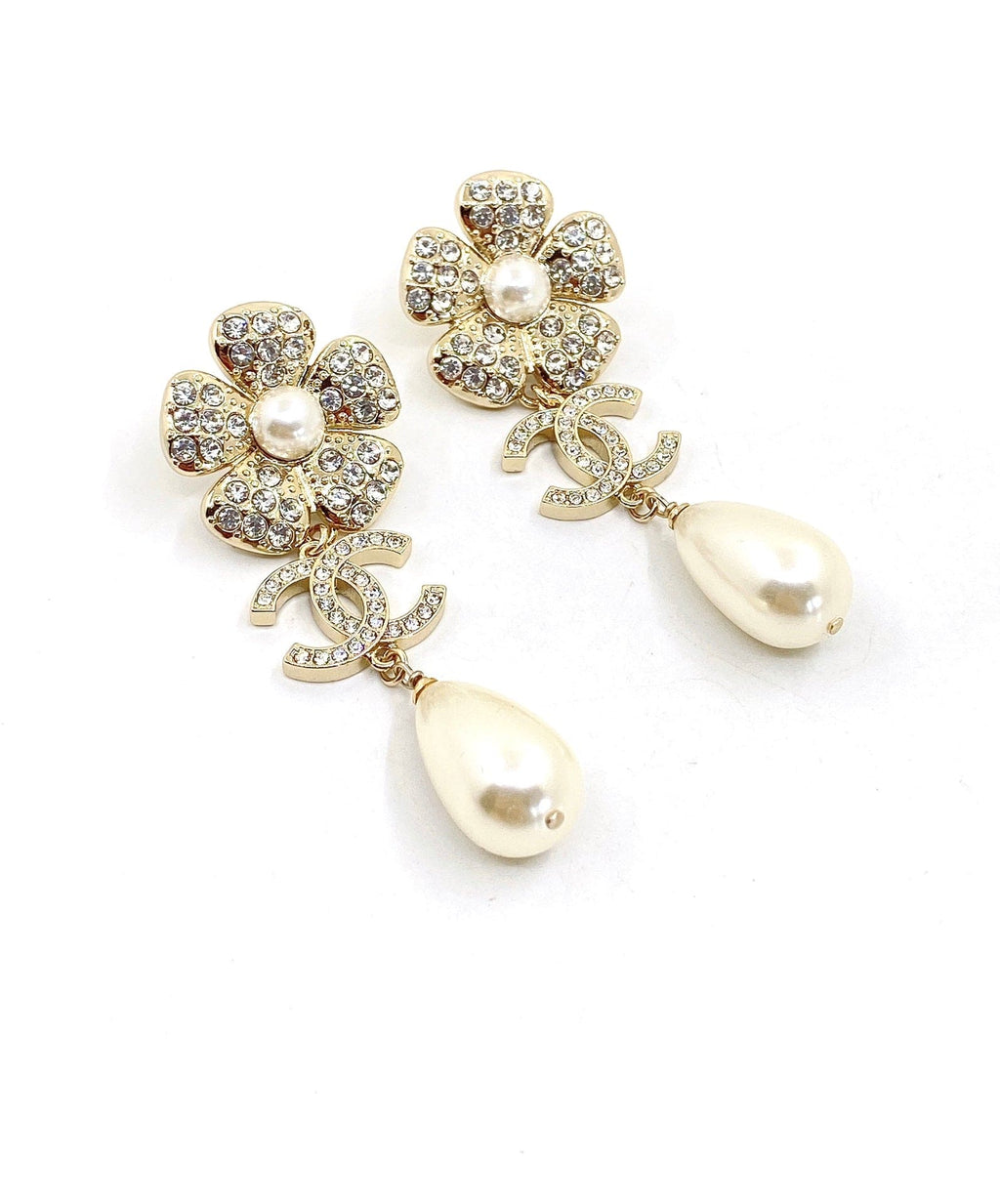 Chanel Pearl Flowers Earrings - 18K Yellow Gold