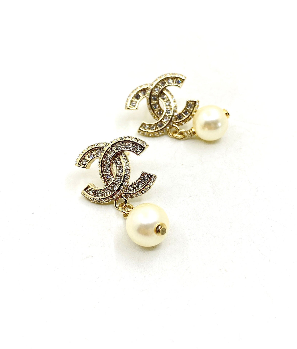 Chanel Pearl Earrings - 18K Yellow Gold