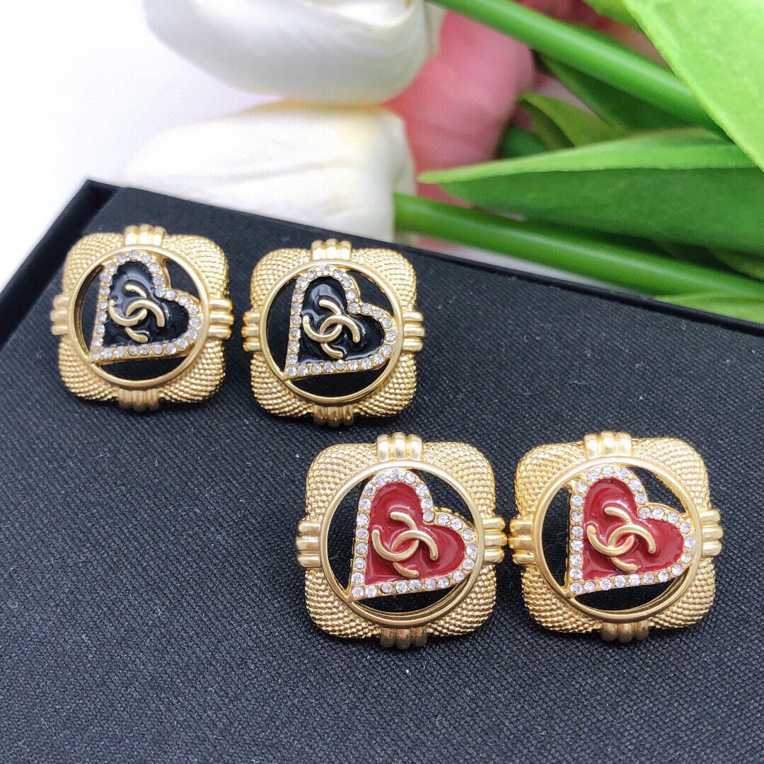 Chanel Heart Vintage Earrings - 18K Yellow Gold
