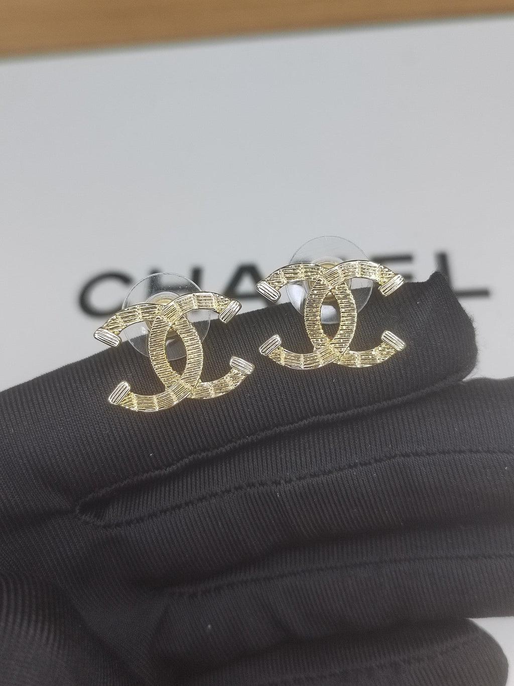 Chanel Classic Earrings - 18K Yellow Gold