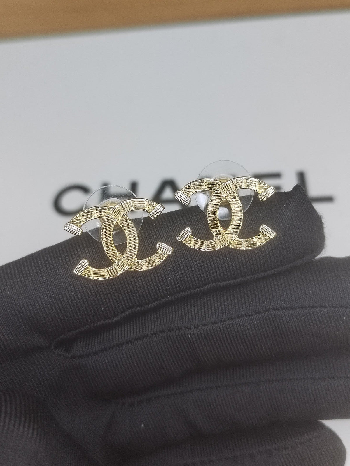 Chanel Classic Earrings - 18K Yellow Gold