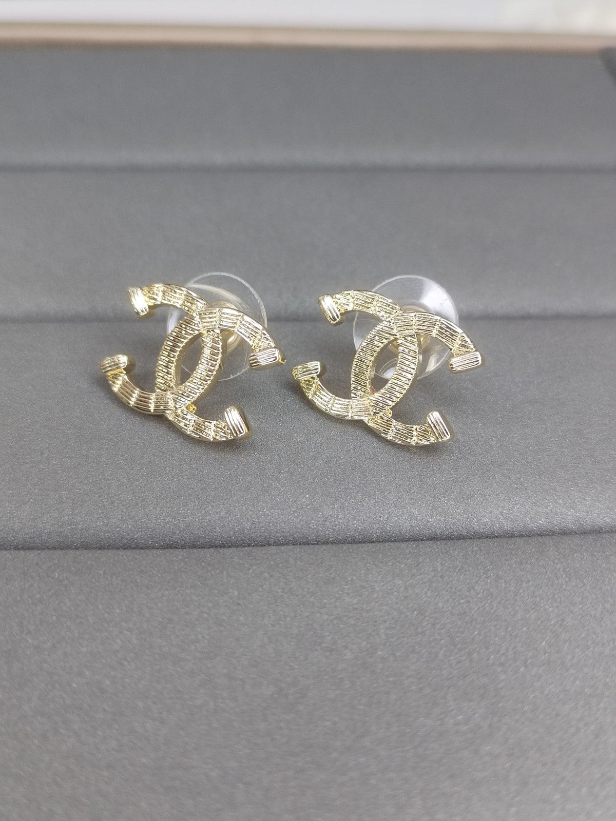 Chanel Classic Earrings - 18K Yellow Gold