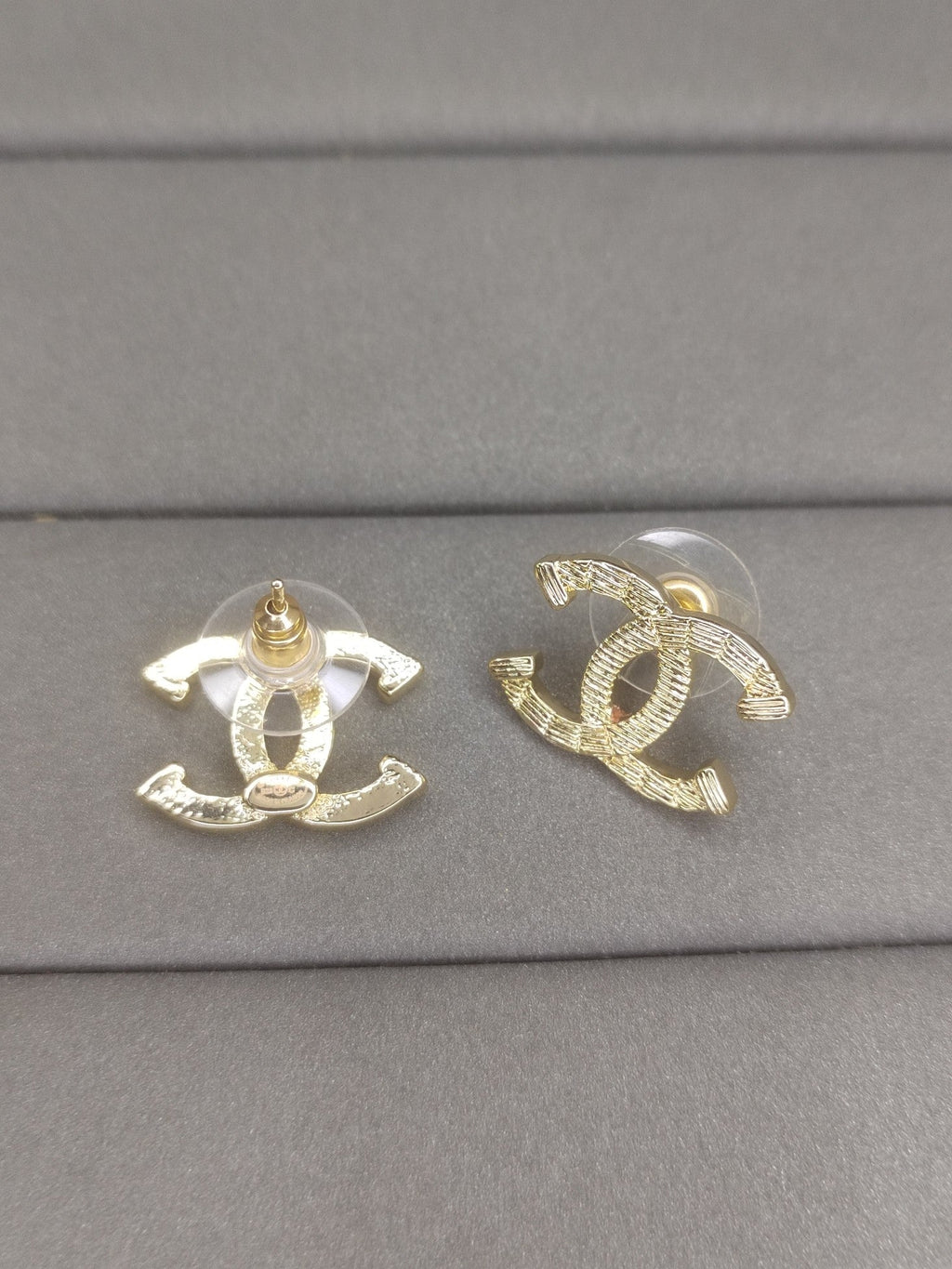 Chanel Classic Earrings - 18K Yellow Gold