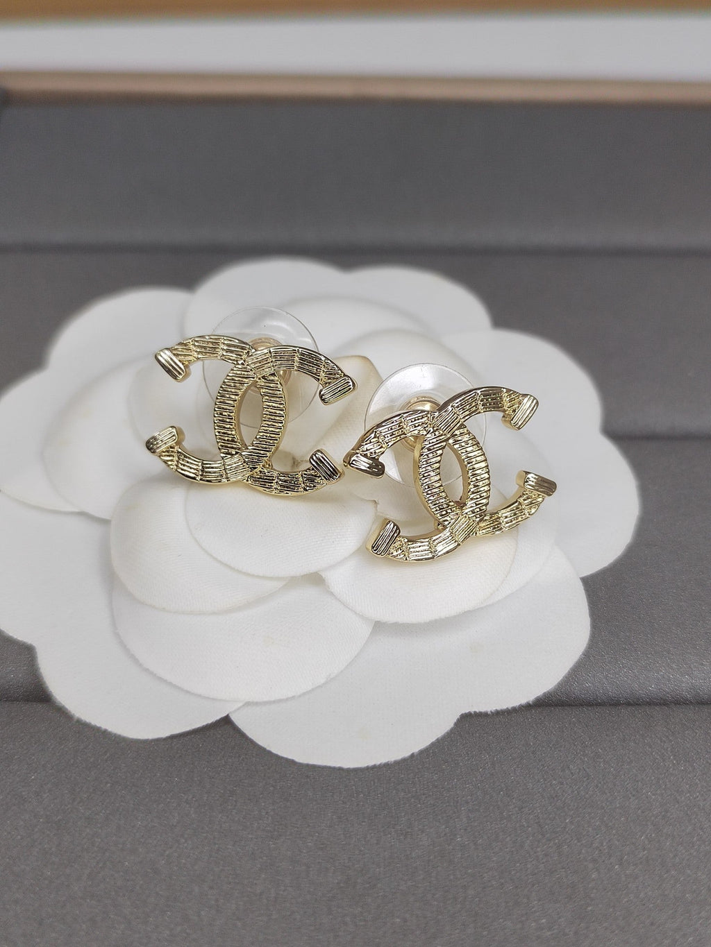 Chanel Classic Earrings - 18K Yellow Gold