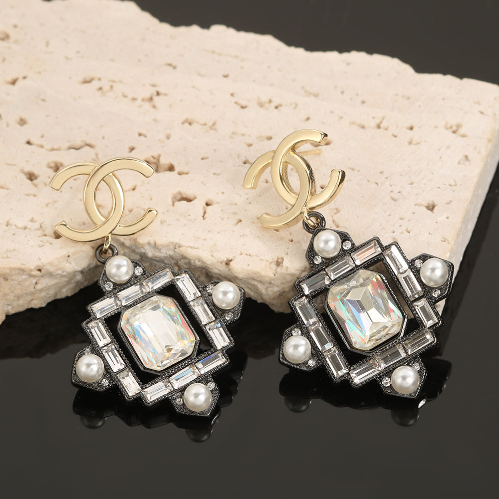 Chanel Crystal Earrings - 4 cm Height - 18K Yellow Gold