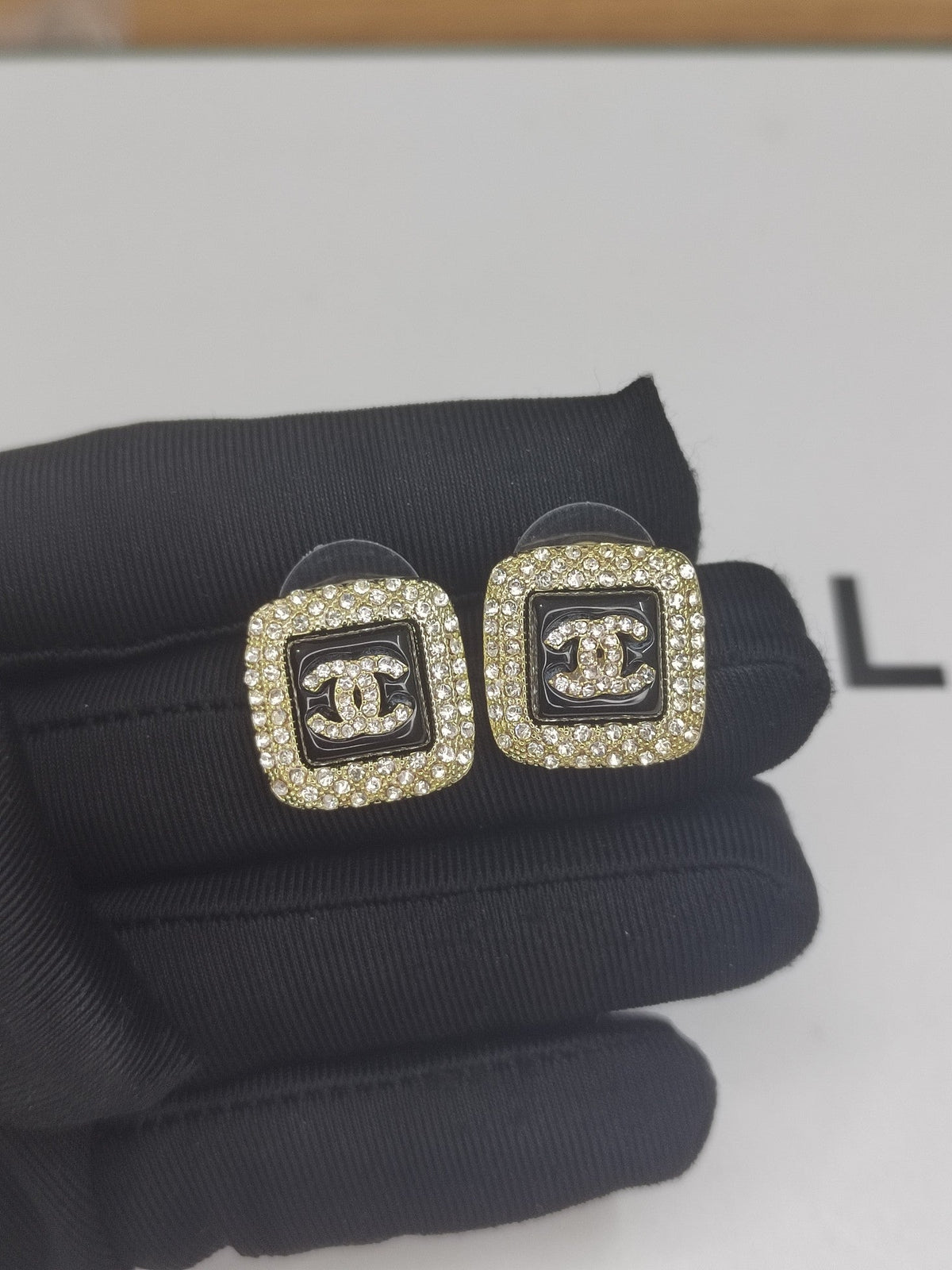 Chanel Diamond Square Black Earrings - 18K Yellow Gold