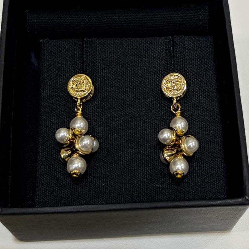 Chanel Grape Pearl Earrings - 18K Yellow Gold