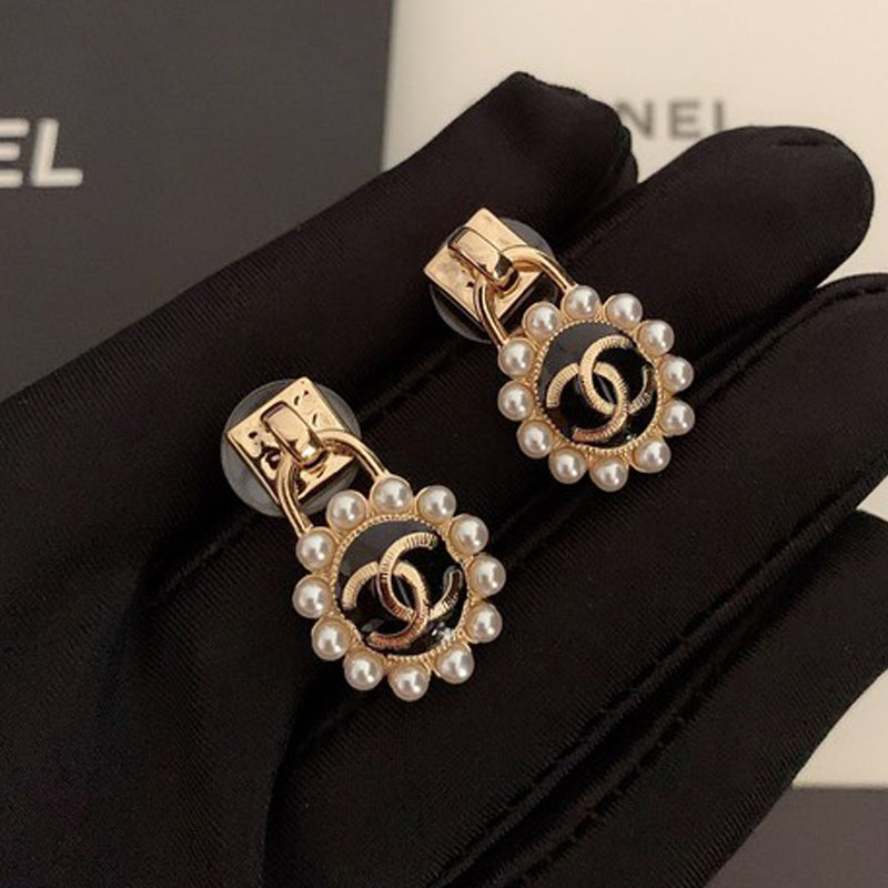 Chanel Pearl Earrings - 3 cm Height - 18K Yellow Gold