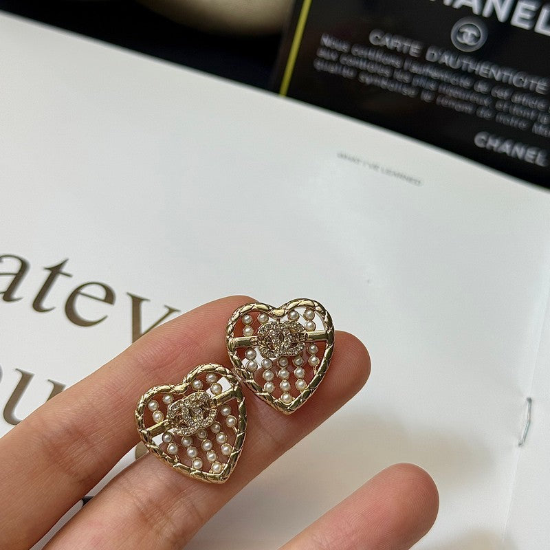 Chanel Pearl Heart Earrings - 18K Yellow Gold