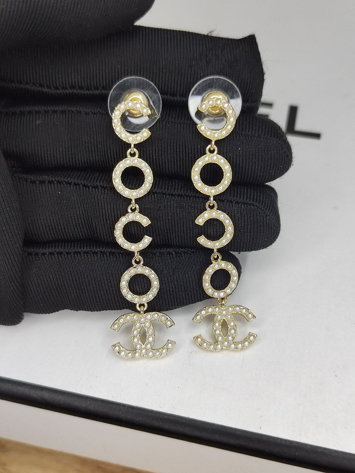Chanel Pearl Pendant Earrings - 5.5 cm Height - 18K Yellow Gold