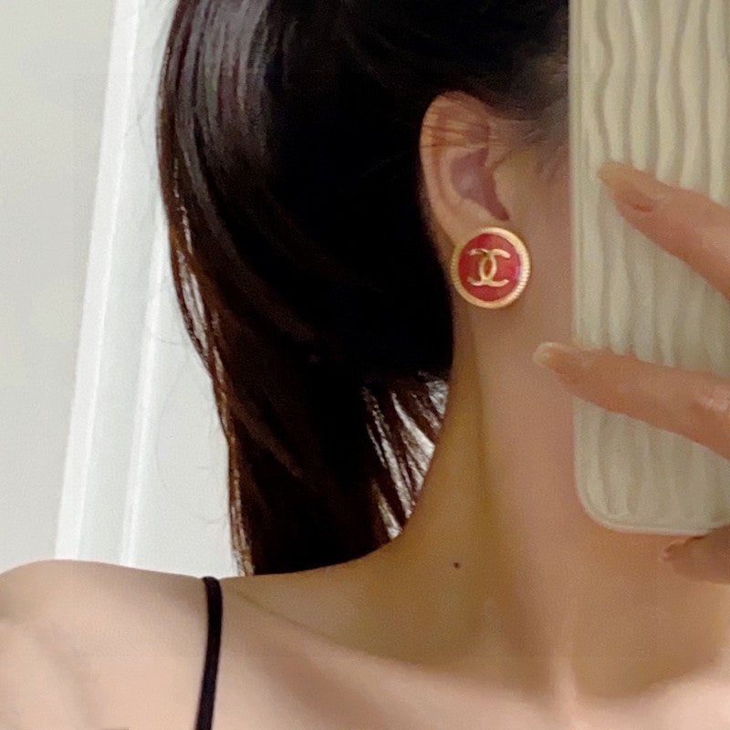 Chanel Pink Round Earrings - 18K Yellow Gold