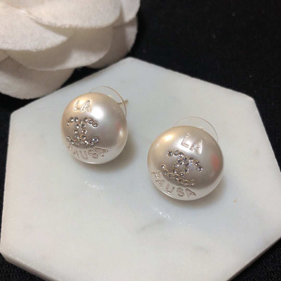 Chanel Pearl Earrings - 18K Yellow Gold