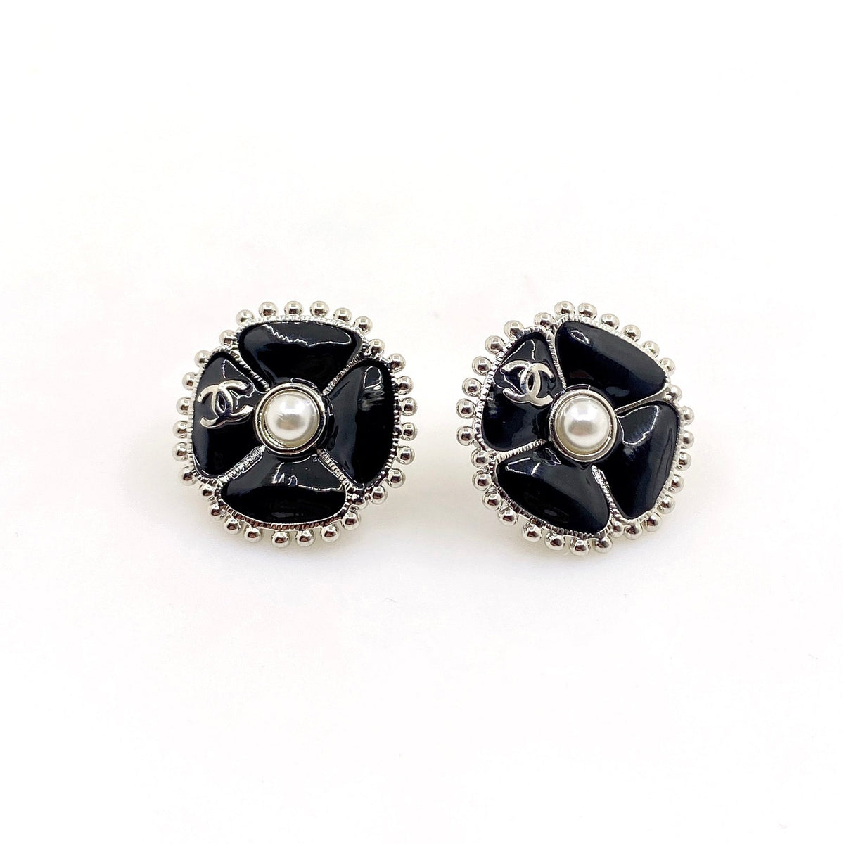 Chanel Black Pearl Clover Earrings - 18K White Gold