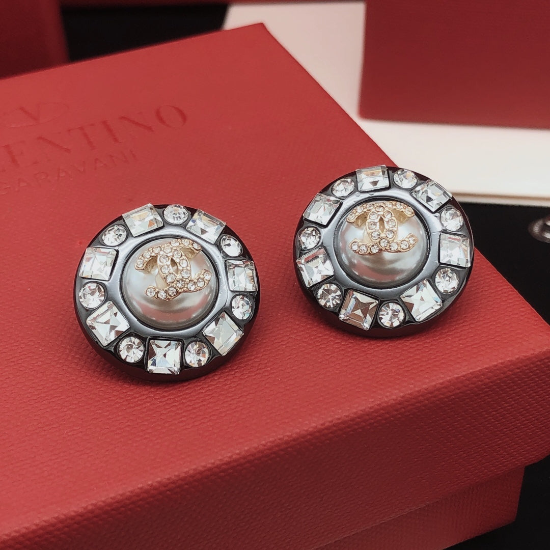 Chanel Crystals Black Earrings - 18K Yellow Gold