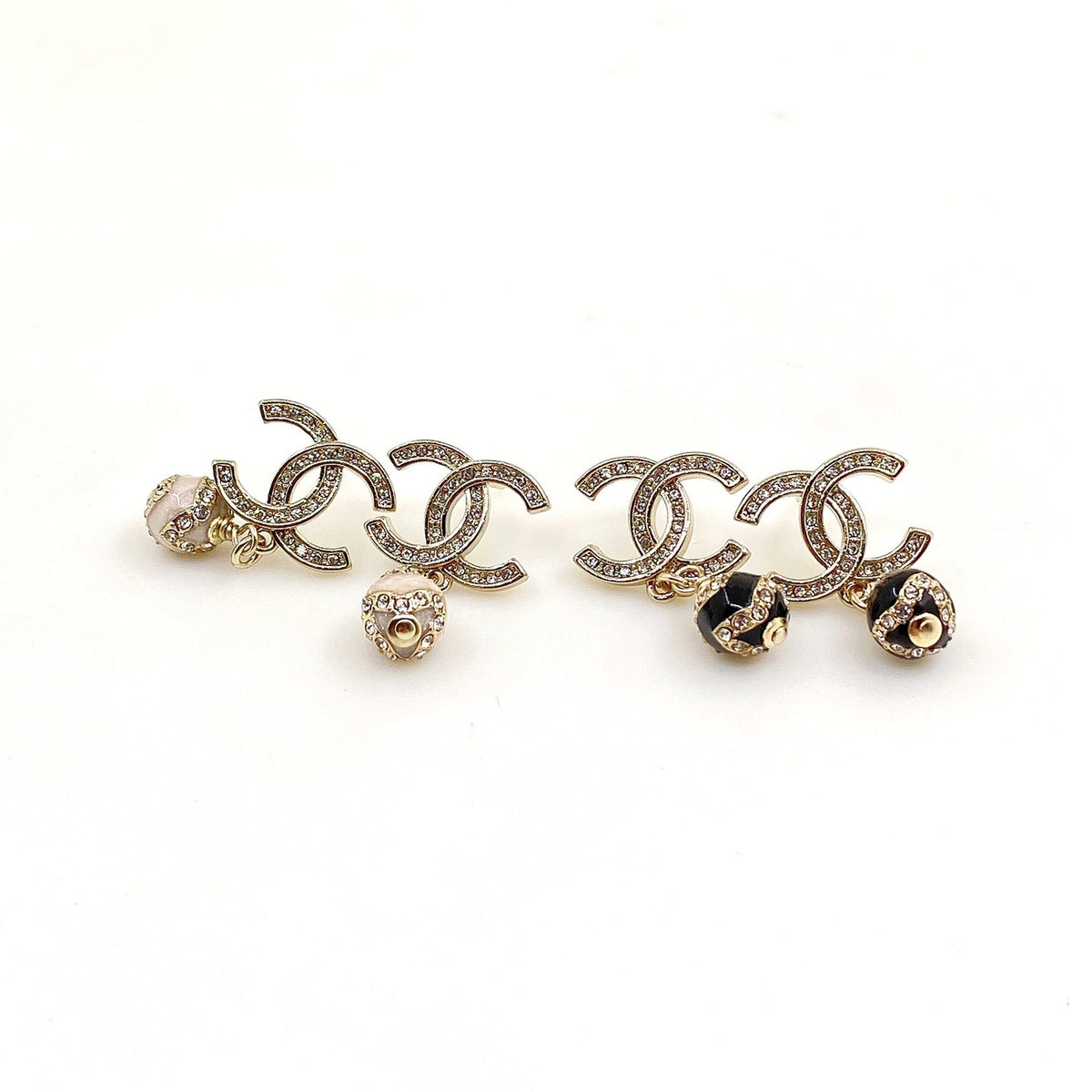 Chanel Pearl Pendant Earrings - 18K Yellow Gold