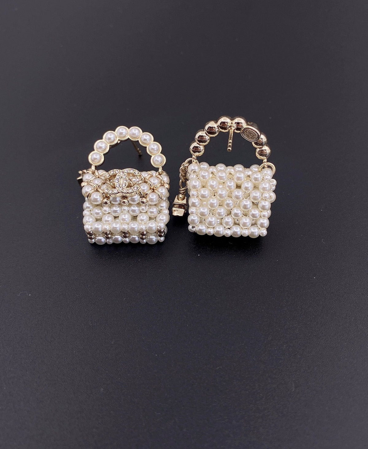Chanel Small Bag Pearl Earrings - 18K Yellow Gold