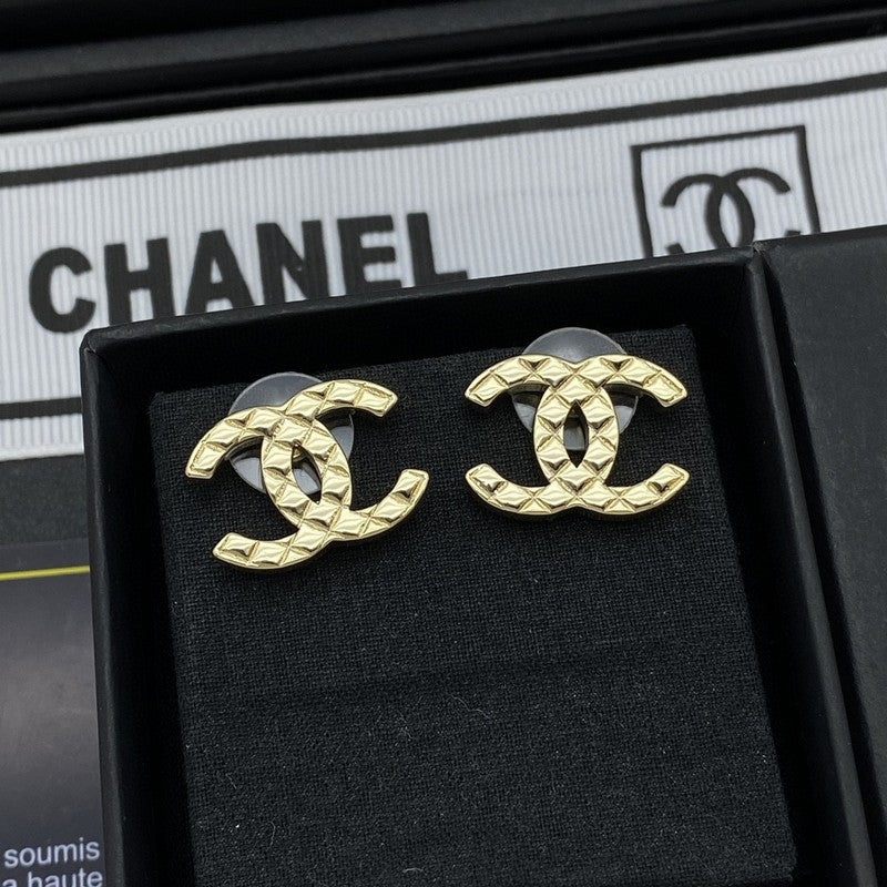 Chanel Classic Earrings - 18K Yellow Gold