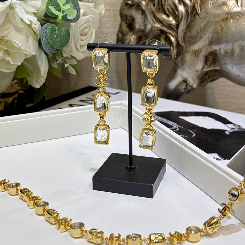 Chanel 26P Crystal Earrings - 18K Yellow Gold