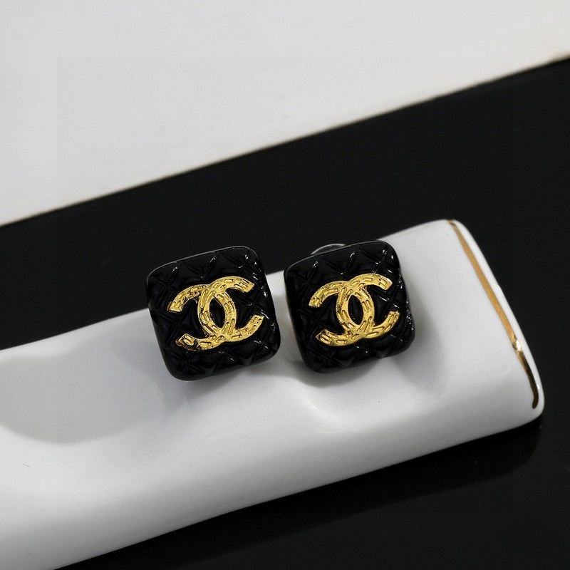 Chanel Black Gold Square Earrings - 1.5 cm Height - 18K Yellow Gold