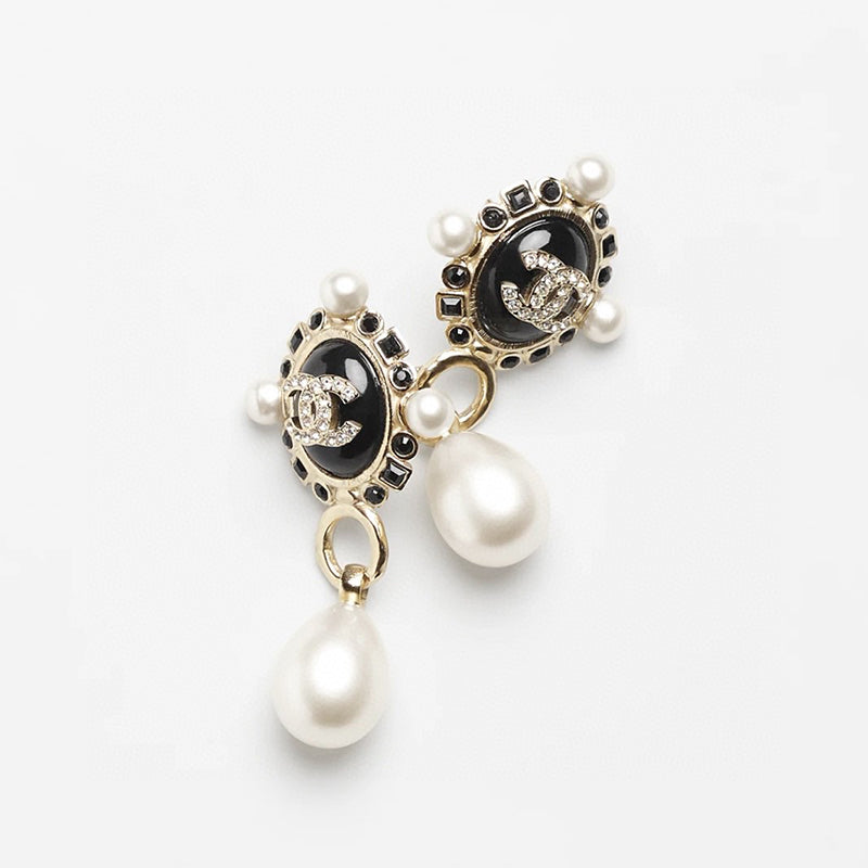 Chanel Pearl Pendant Earrings - 18K Yellow Gold