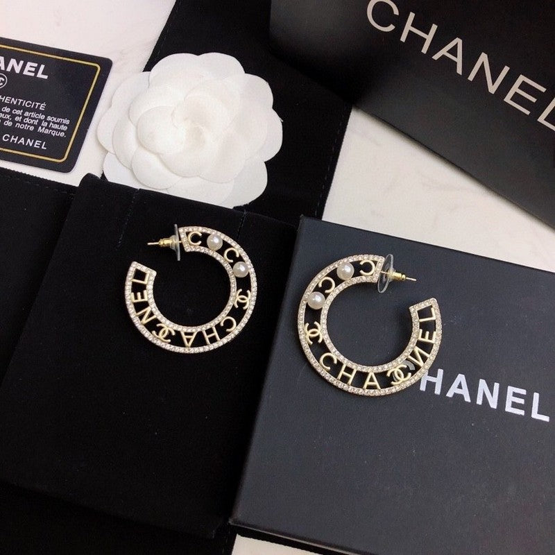 Chanel Circle Pearl Earrings - 18K Yellow Gold