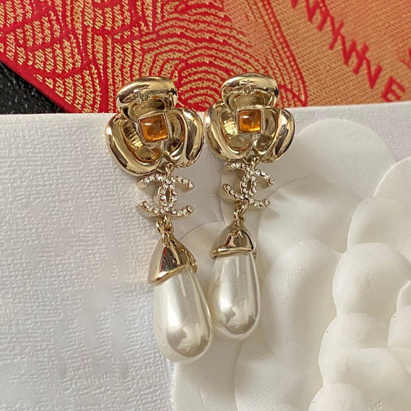 Chanel Camellia Pearl Earrings - 18K Yellow Gold