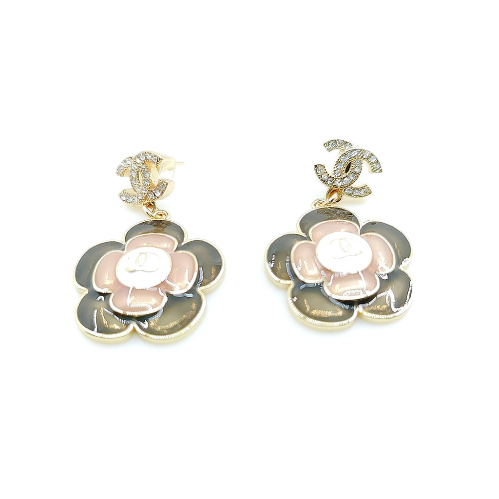 Chanel Flower Pendant Earrings - 18K Yellow Gold
