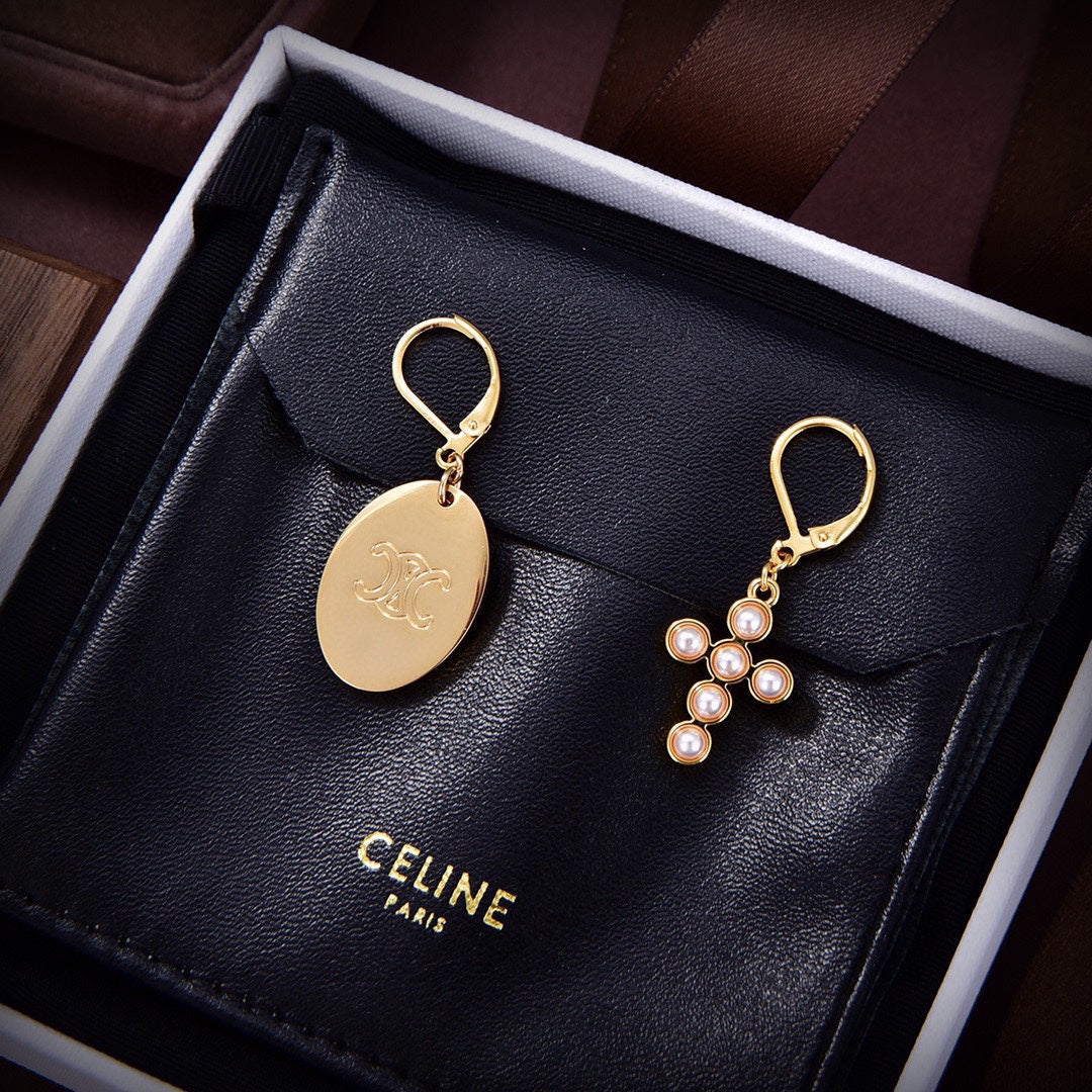 Celine Triomphe Precious Earrings - 18K Yellow Gold