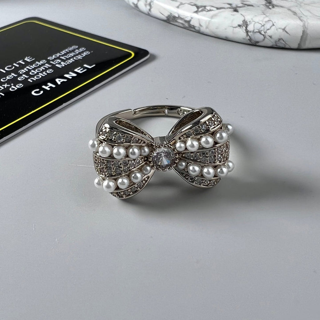 Chanel Bow Tie Pearl Ring - 18K White Gold