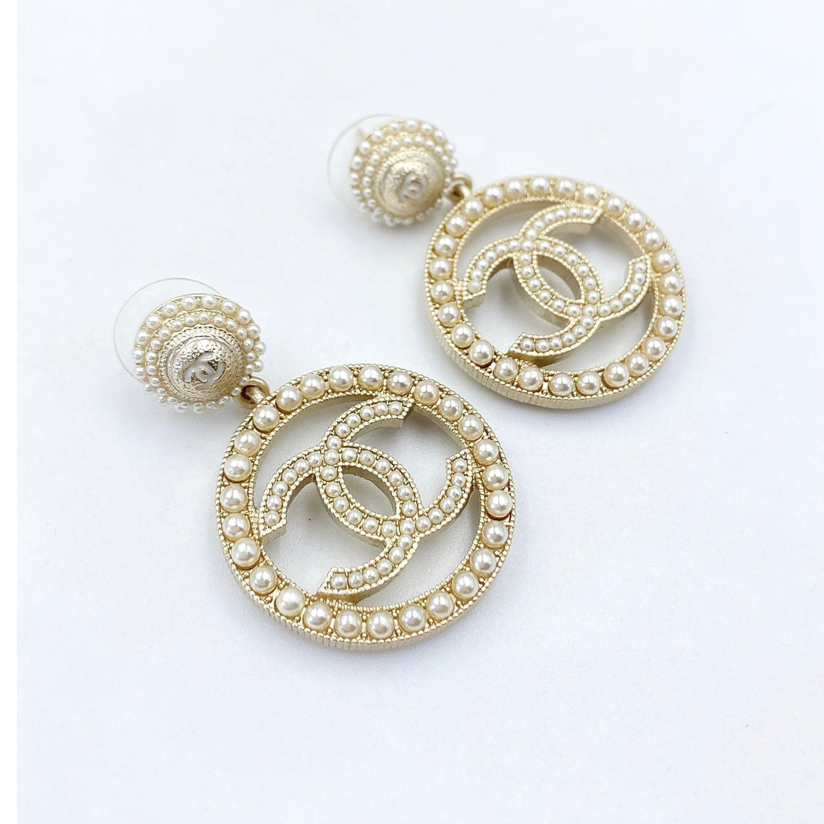 Chanel Pearl Earrings - 18K Yellow Gold