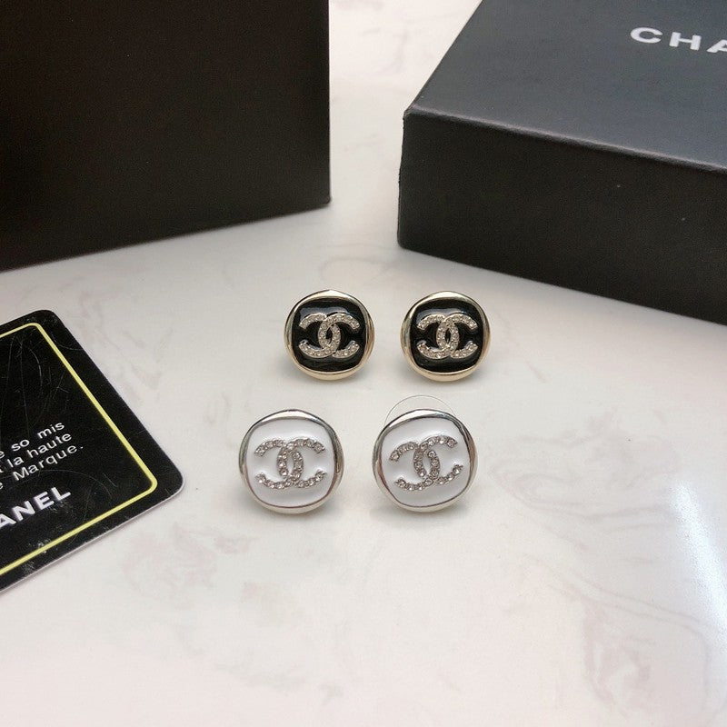 Chanel Black & White Diamond Earrings - 18K Yellow Gold