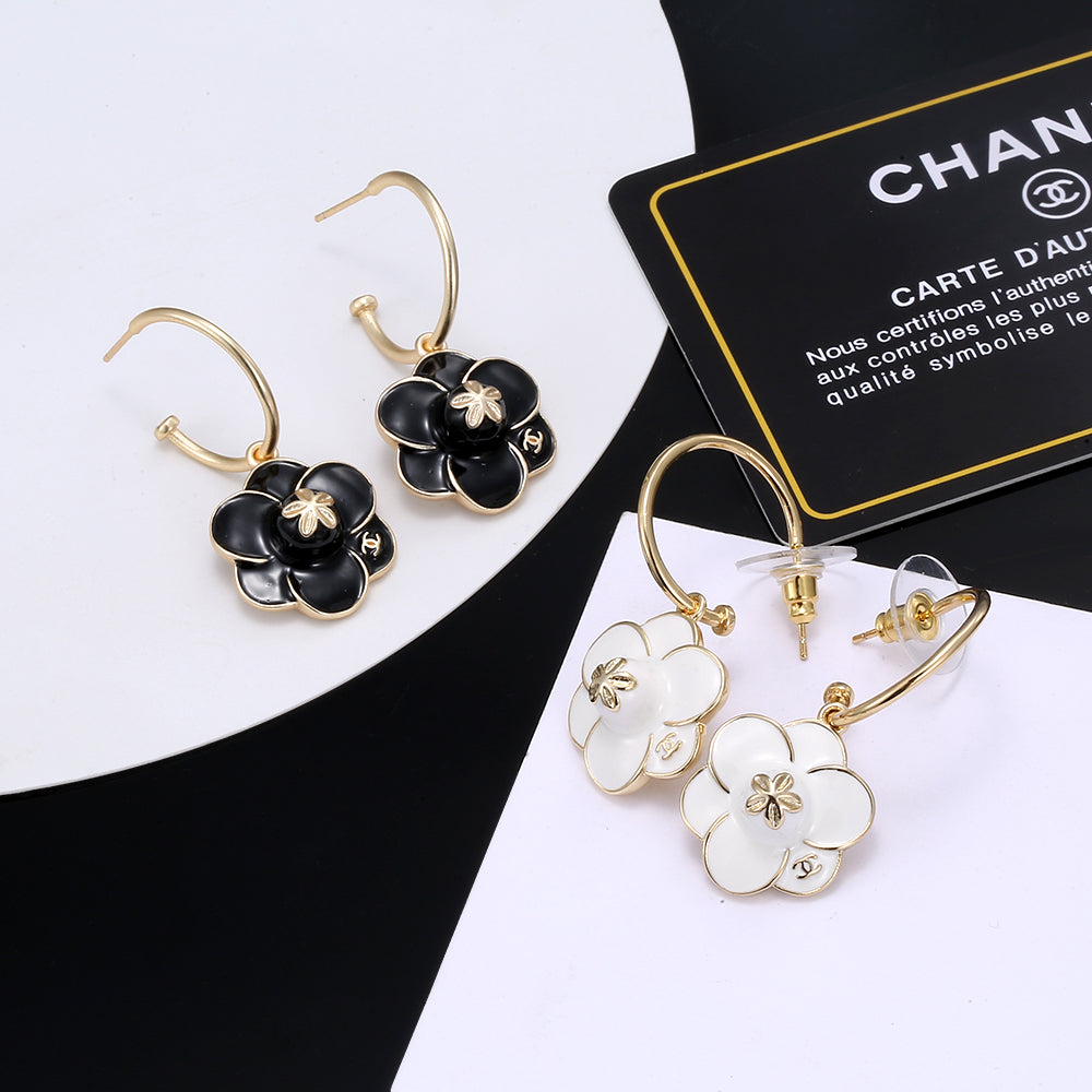 Chanel Flower Earrings - 18K Yellow Gold