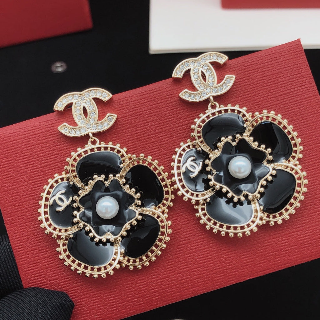 Chanel Camellia Diamond Earrings - 18K Yellow Gold