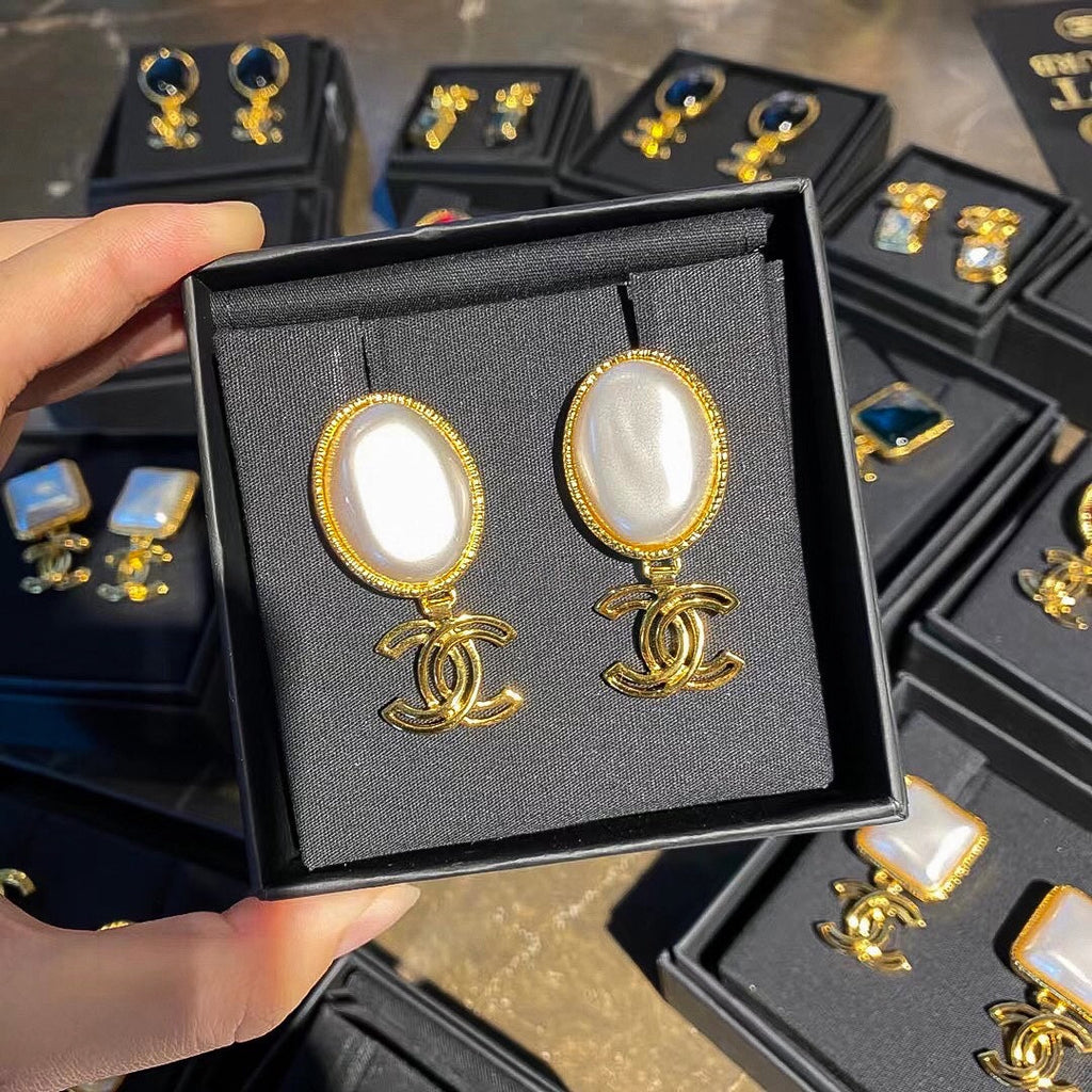 Chanel Big Pearl Pendant Earrings - 18K Yellow Gold