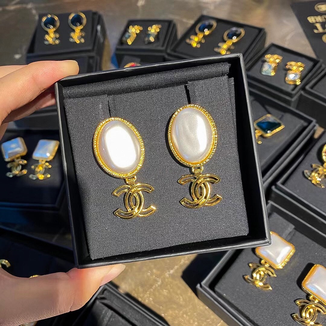 Chanel Big Pearl Pendant Earrings - 18K Yellow Gold