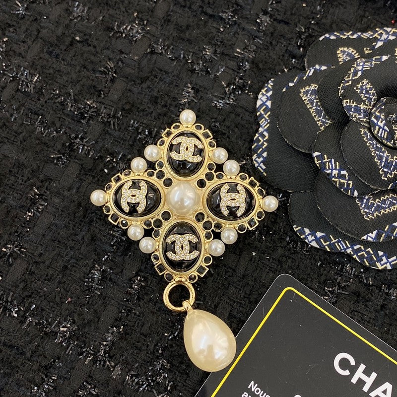 Chanel Pearl Pendant Gold Brooch