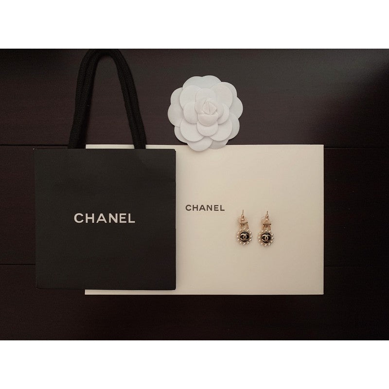 Chanel Pearl Earrings - 3 cm Height - 18K Yellow Gold