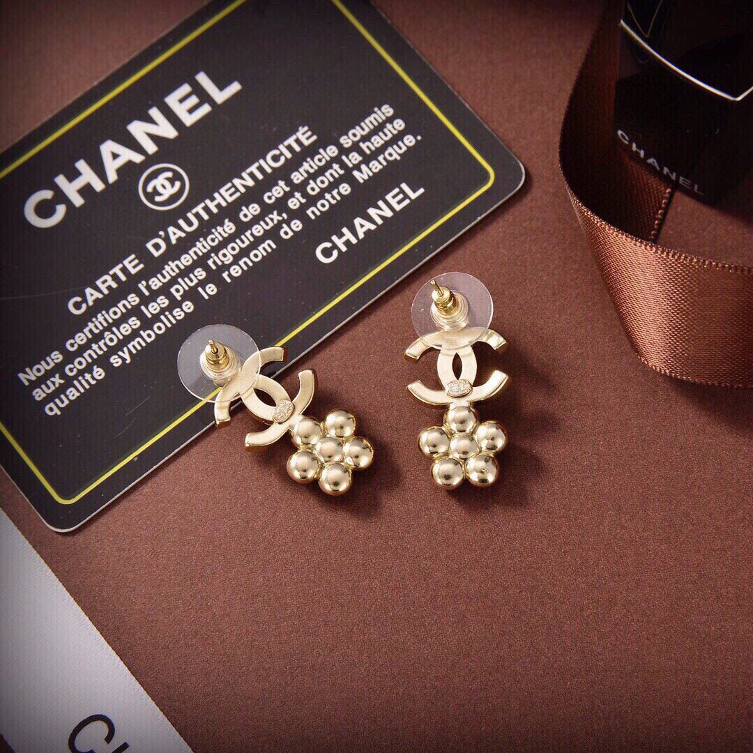 Chanel Butterfly Pendant Earrings - 18K Yellow Gold