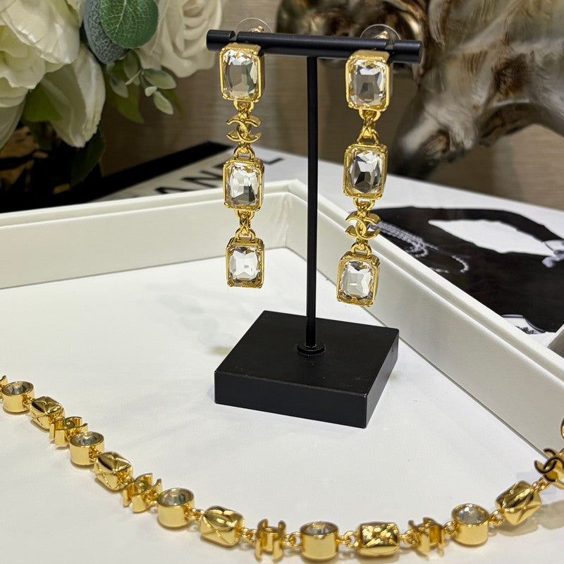 Chanel 26P Crystal Earrings - 18K Yellow Gold