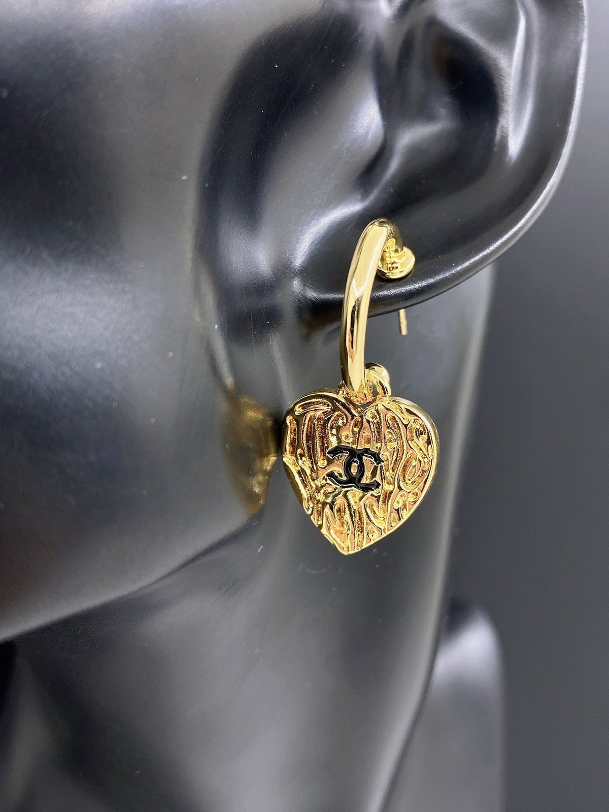 Chanel Heart Star Earrings - 18K Yellow Gold
