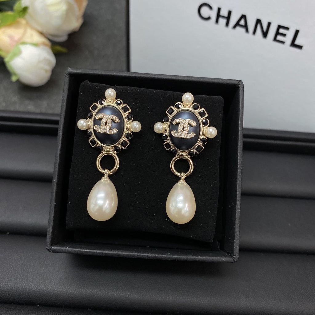Chanel Pearl Pendant Earrings - 18K Yellow Gold