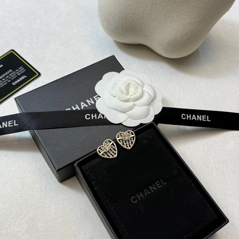Chanel Pearl Heart Earrings - 18K Yellow Gold