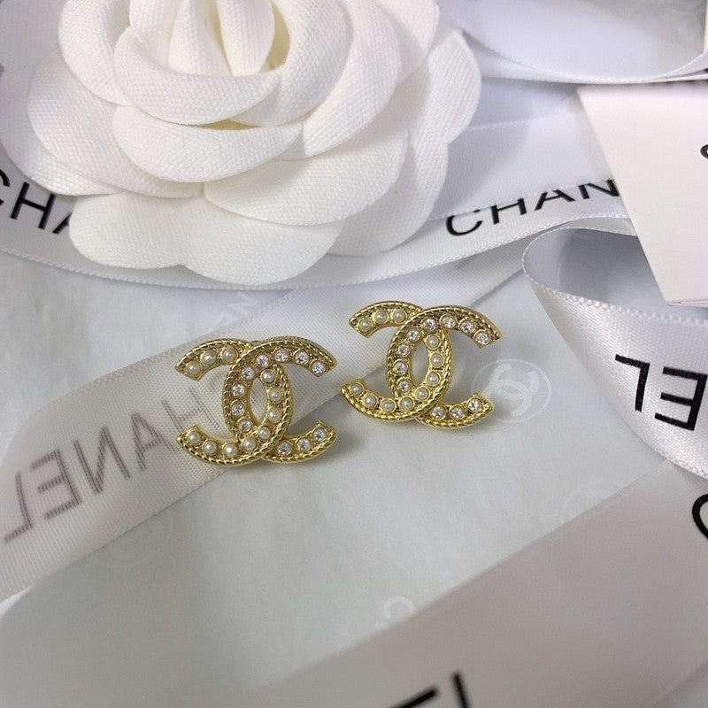 Chanel Pearl Earrings - 1.85 cm Height - 18K Yellow Gold