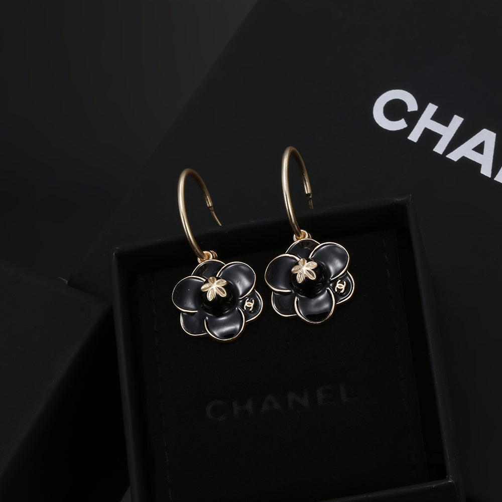 Chanel Flower Earrings - 18K Yellow Gold